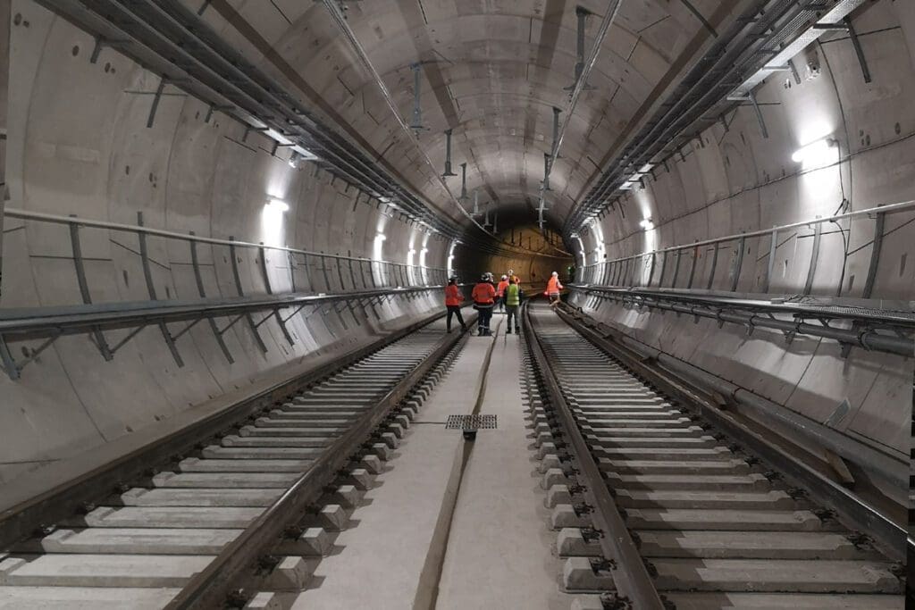Eclairage des tunnels du Grand Paris - luminaires Ligne 15 du métro.